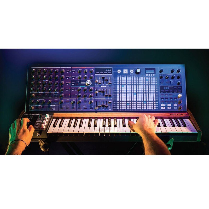 Arturia MatrixBrute