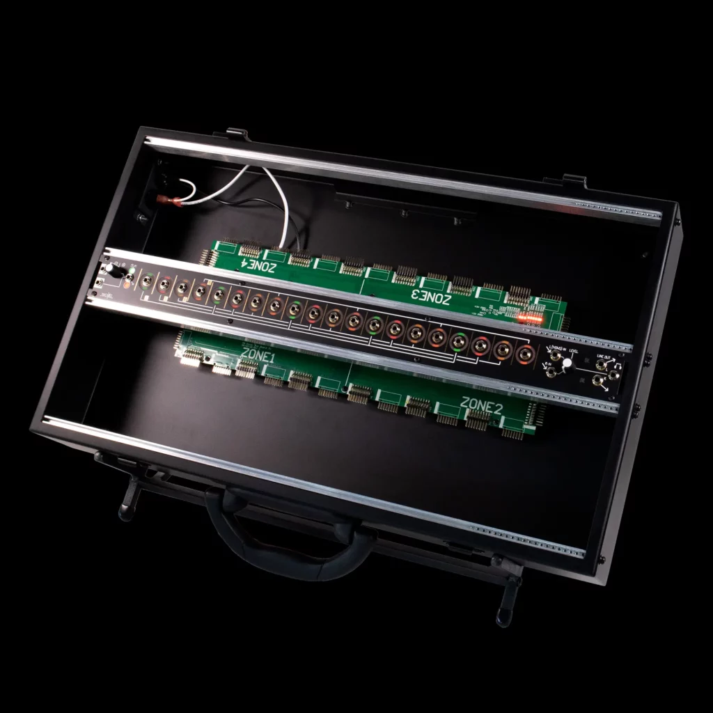MAKE NOISE 4 Zone CV Bus Case